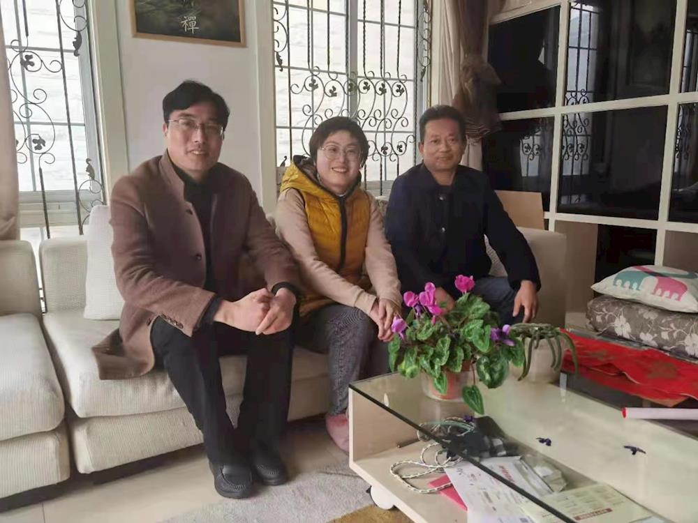 冒雨走访显真情    殷殷关怀暖人心