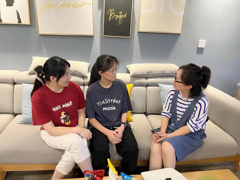 绵绵秋雨忙家访，用心浇灌促成长