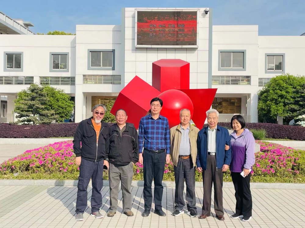 赓续奋斗 桃李有情