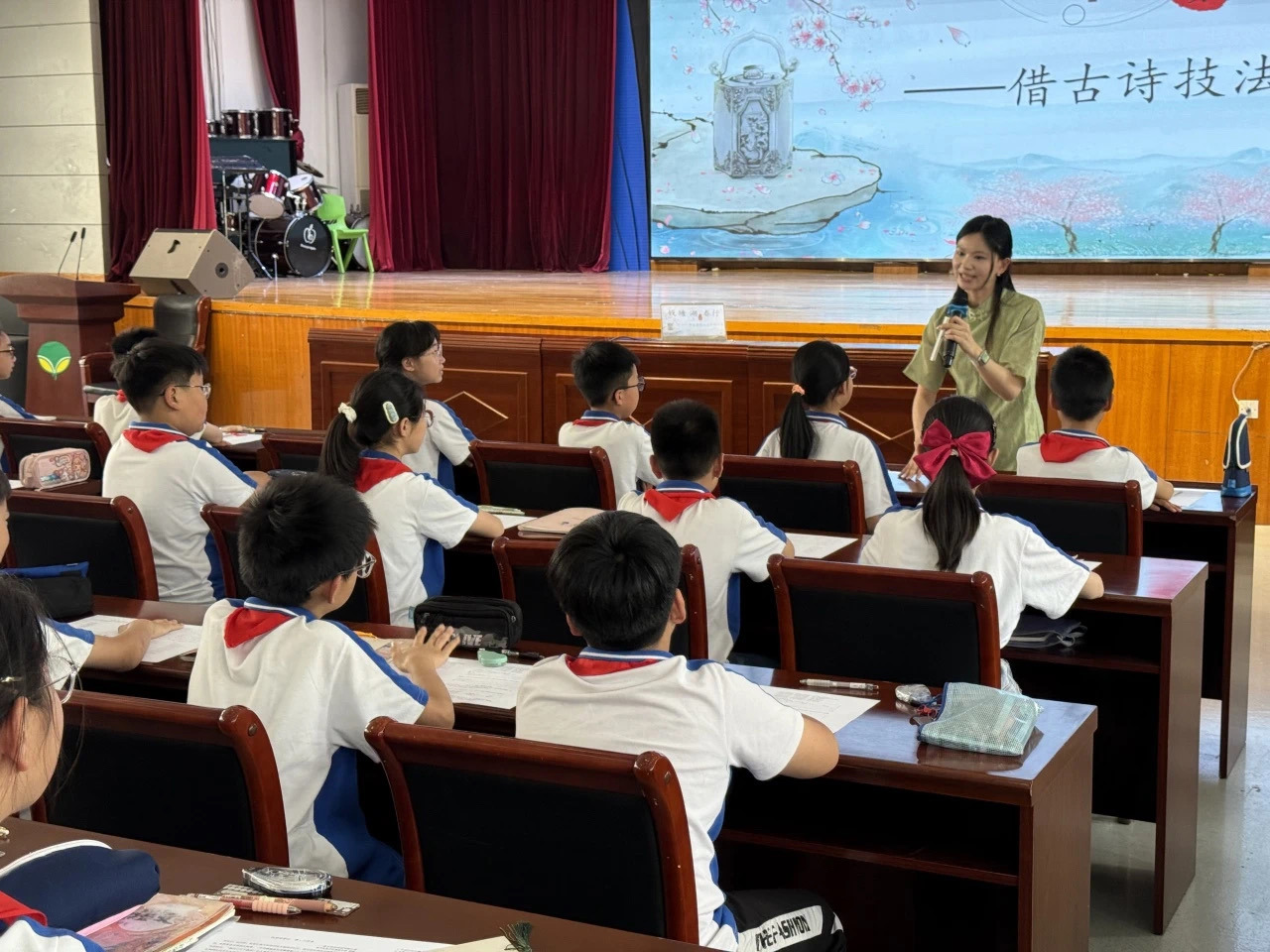 学段无痕 教育有桥  ——甫里中学、叶圣陶实验小学、人教社附属实验小学 “小初衔接”融通教育活动